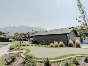 Modern W Pool, Gym, HotTub, Golf, Pet Friendly